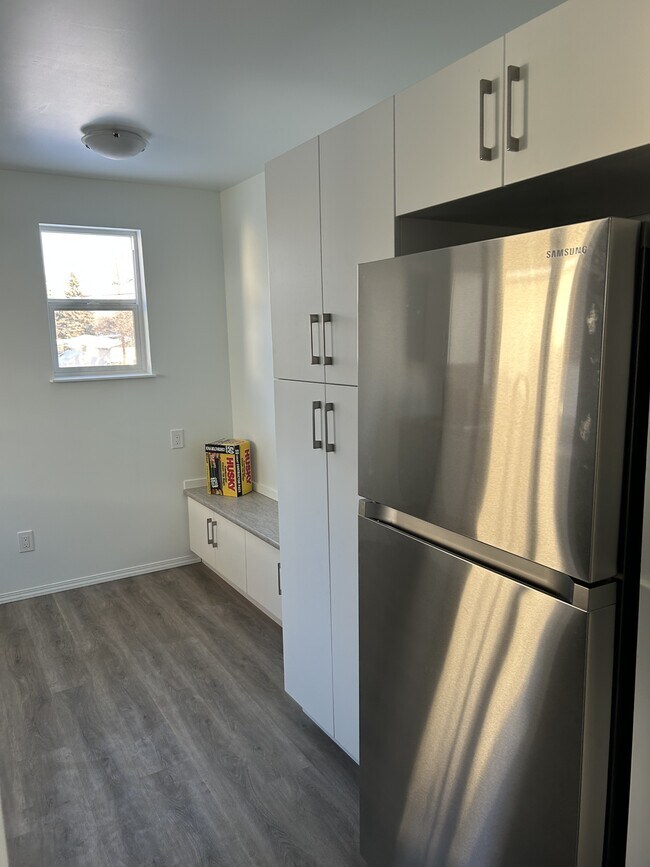 Building Photo - 11813-11847 47 St NW