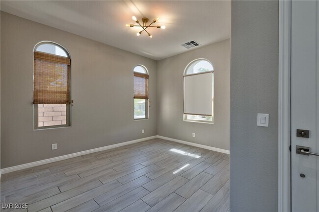 Building Photo - 252 Castellari Dr