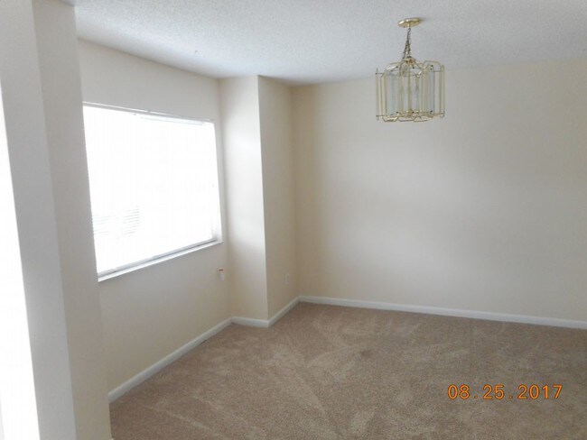 Foto del edificio - Completely Refurbished Townhouse