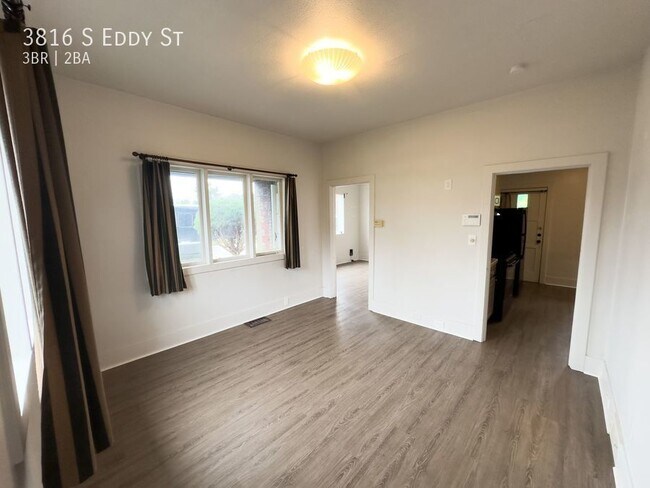 Building Photo - South Seattle - 3 Bedroom - 2 Bathroom Bri...