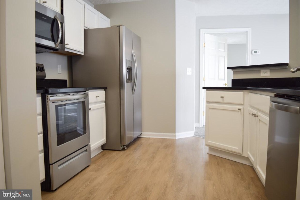 Primary Photo - 5047 Marchwood Ct