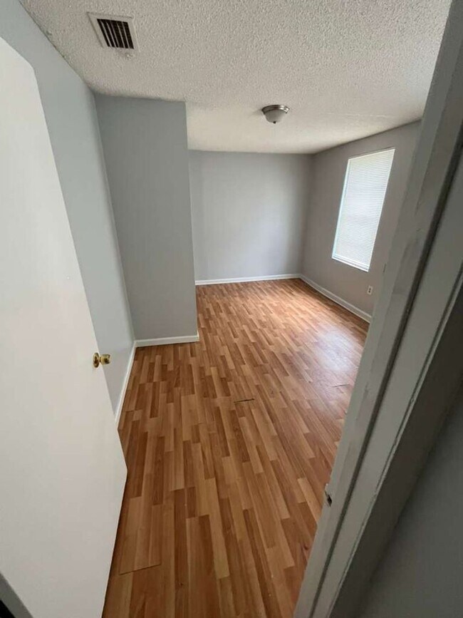 Foto del edificio - Beautiful 2 bedroom 1 bathroom Single Family House!