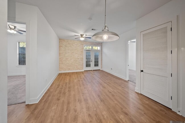 Photo - 255 E Boyd Dr Apartment