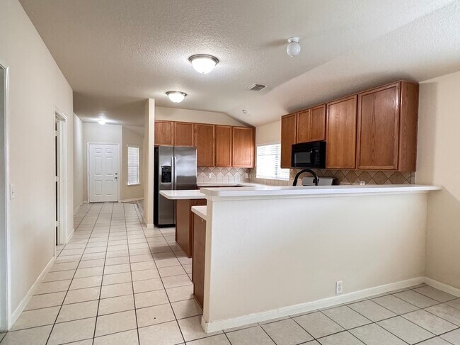 Building Photo - 17327 Shadow Ledge Dr