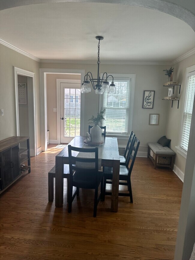 Foto del edificio - 613 E Washington St