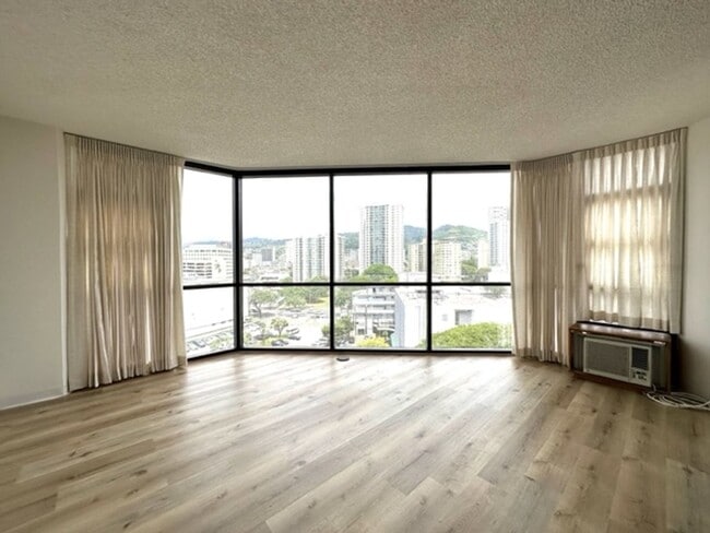 Foto del edificio - 1 Bedroom, 1 Bathroom, 1 Open Parking (Hal...