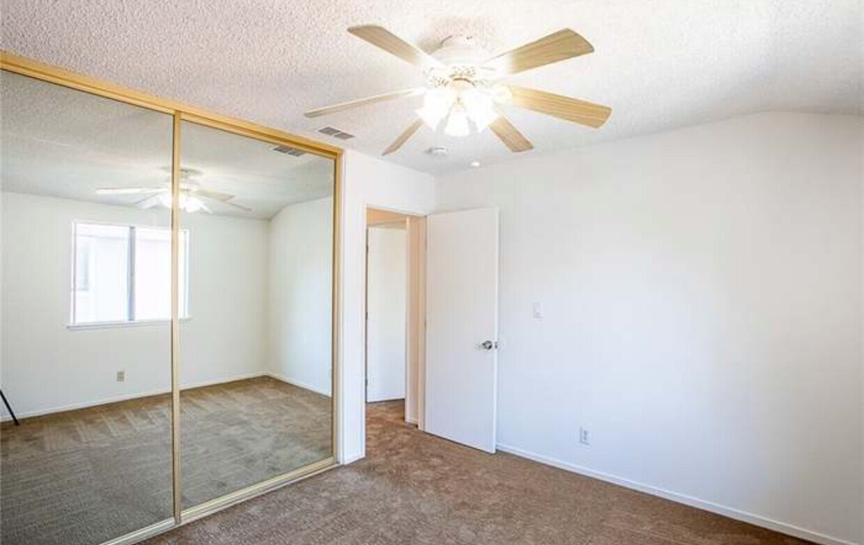 Foto principal - 1250 S Brookhurst St