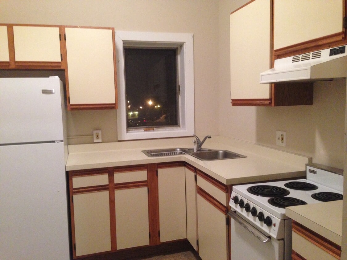 Building Photo - 23 South Main St Apt 3