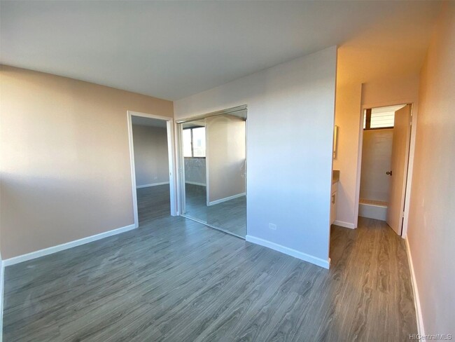 Building Photo - Recently Renovated and breezy 1 bed 1 bath...