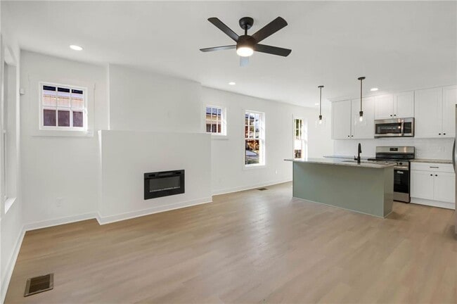 Building Photo - 1129 Larosa Terrace SW