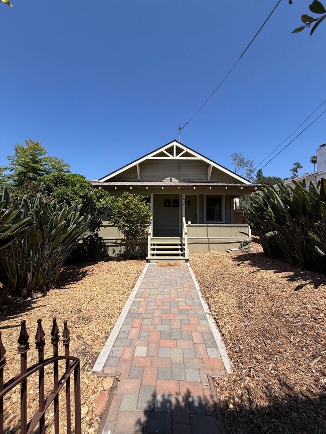 Foto del edificio - Quaint 2BD/1BA house in La Mesa Village available now for a 1-year lease!