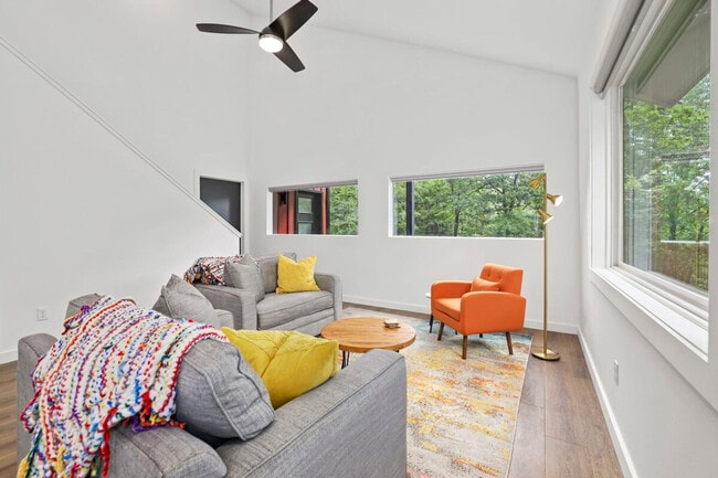 Foto del edificio - 45 Center Rd