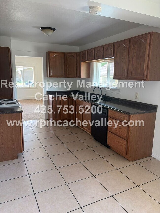 Building Photo - 245 E 300 N