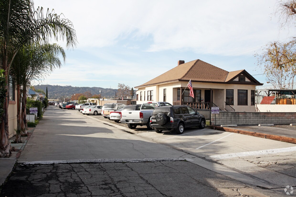 Building Photo - Royal Palm Trailer Lodge