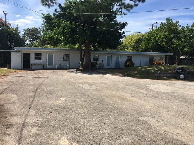 Foto del edificio - 1746 S Tamiami Trl