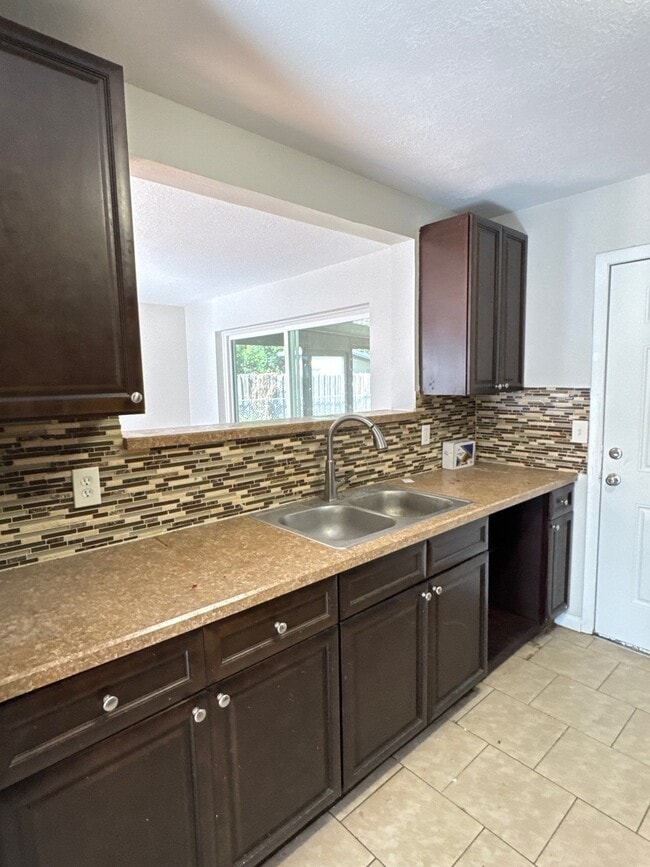 Building Photo - 8103 Joffre Dr