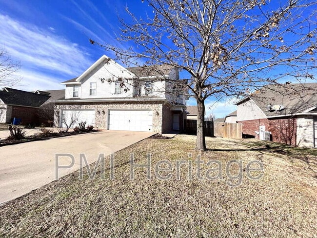 Building Photo - 3200 SW Windrift Ave