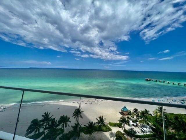 Building Photo - 16901 Collins Ave