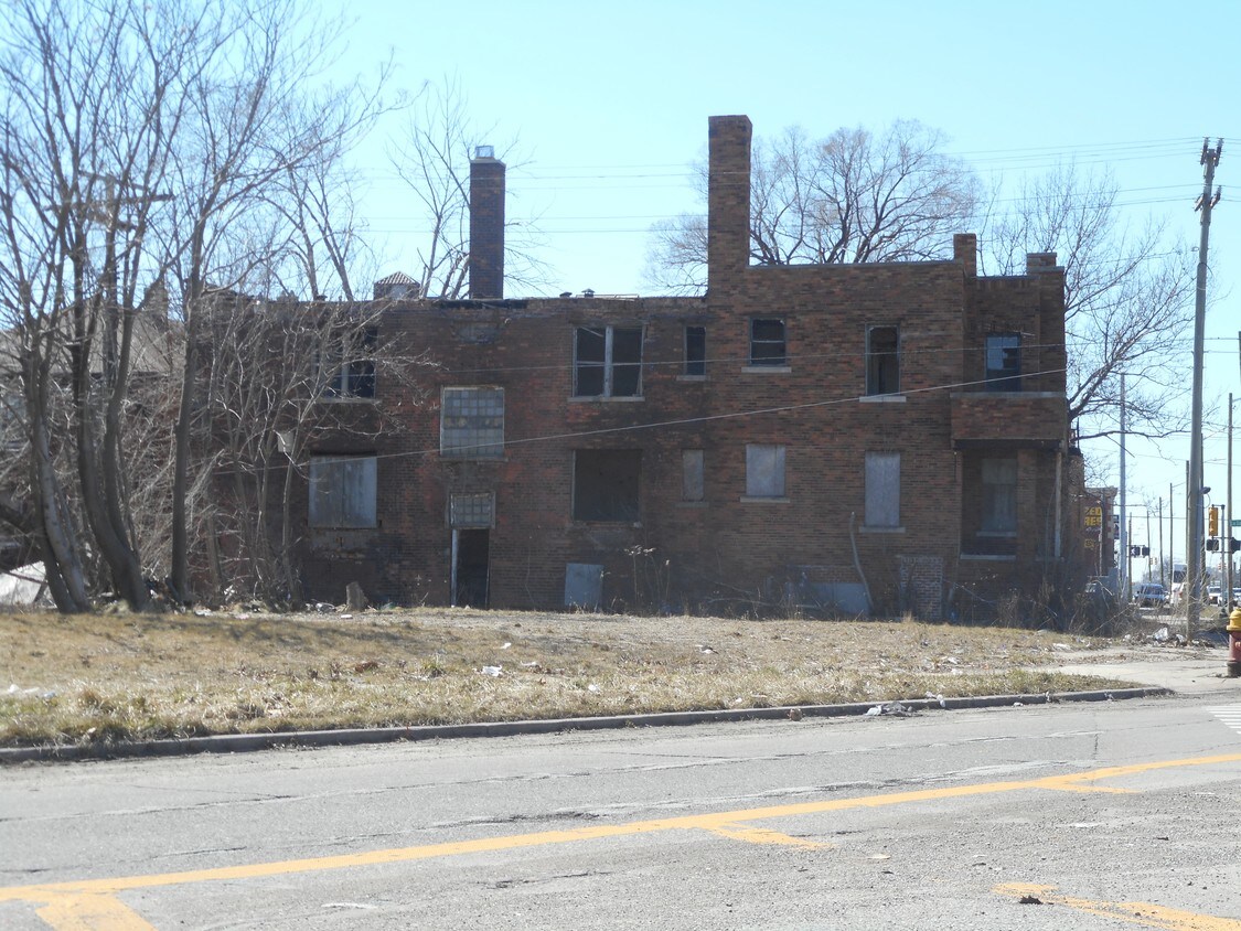 Building Photo - 13318 La Salle Blvd