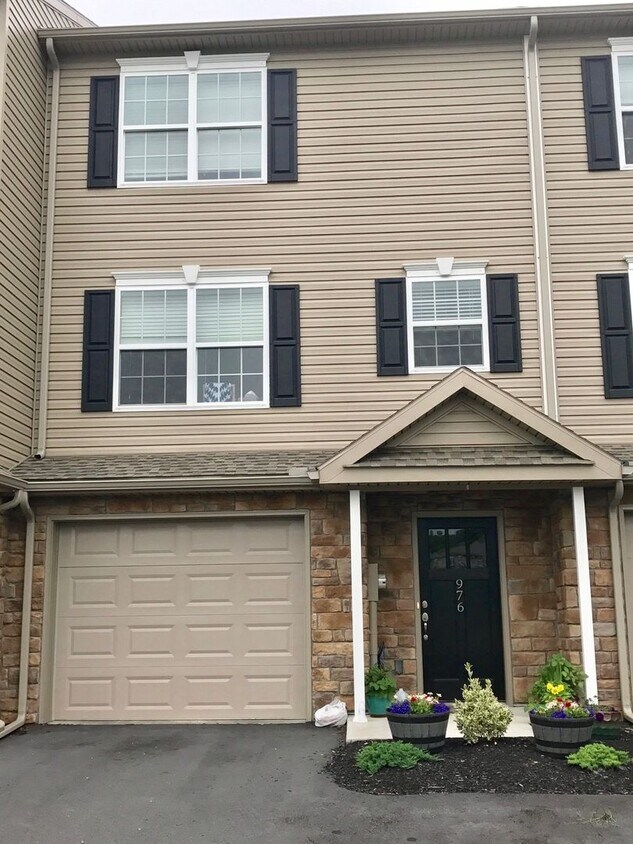 976 Gregs Dr, Harrisburg, PA 17111 House Rental in Harrisburg, PA