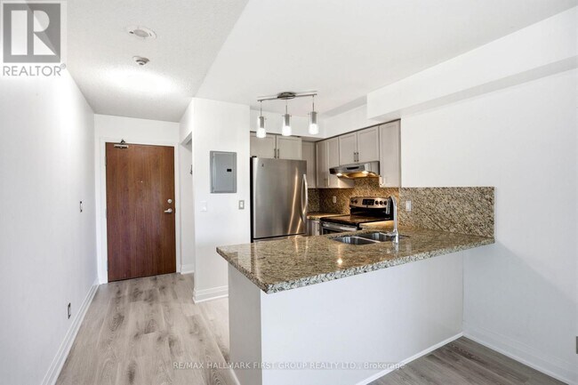 Building Photo - 33 Elm Dr W