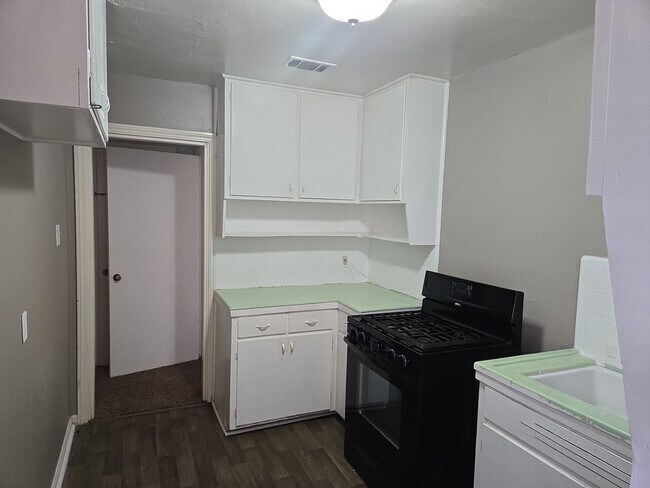 Foto del edificio - 302 Bridal Wreath Ave