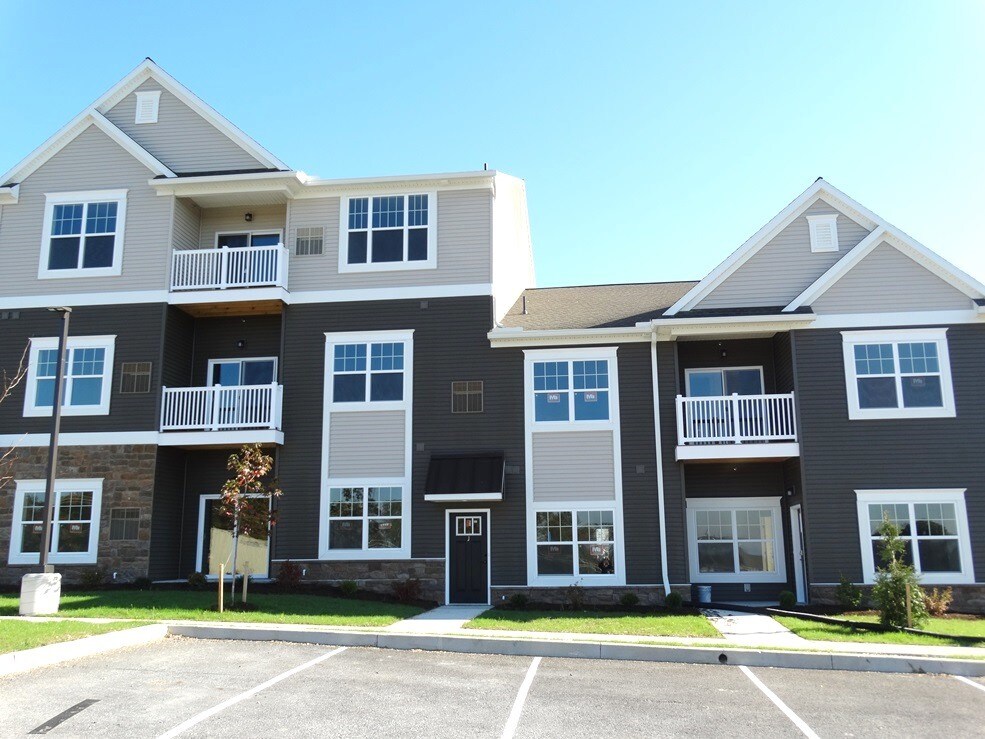 200 Holly Tree Rd Unit S, Manheim, PA 17545 Apartment for Rent in