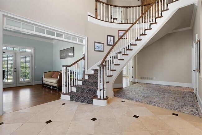 Building Photo - 530 Slane Trce