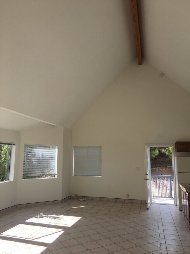 Foto del edificio - 23224 Saddle Peak Rd