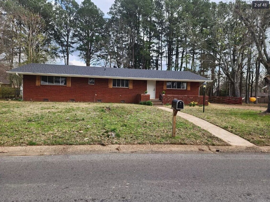 Primary Photo - *LEASED* 4/3, 2644 sqft, 1/2 ac. lot, Home...