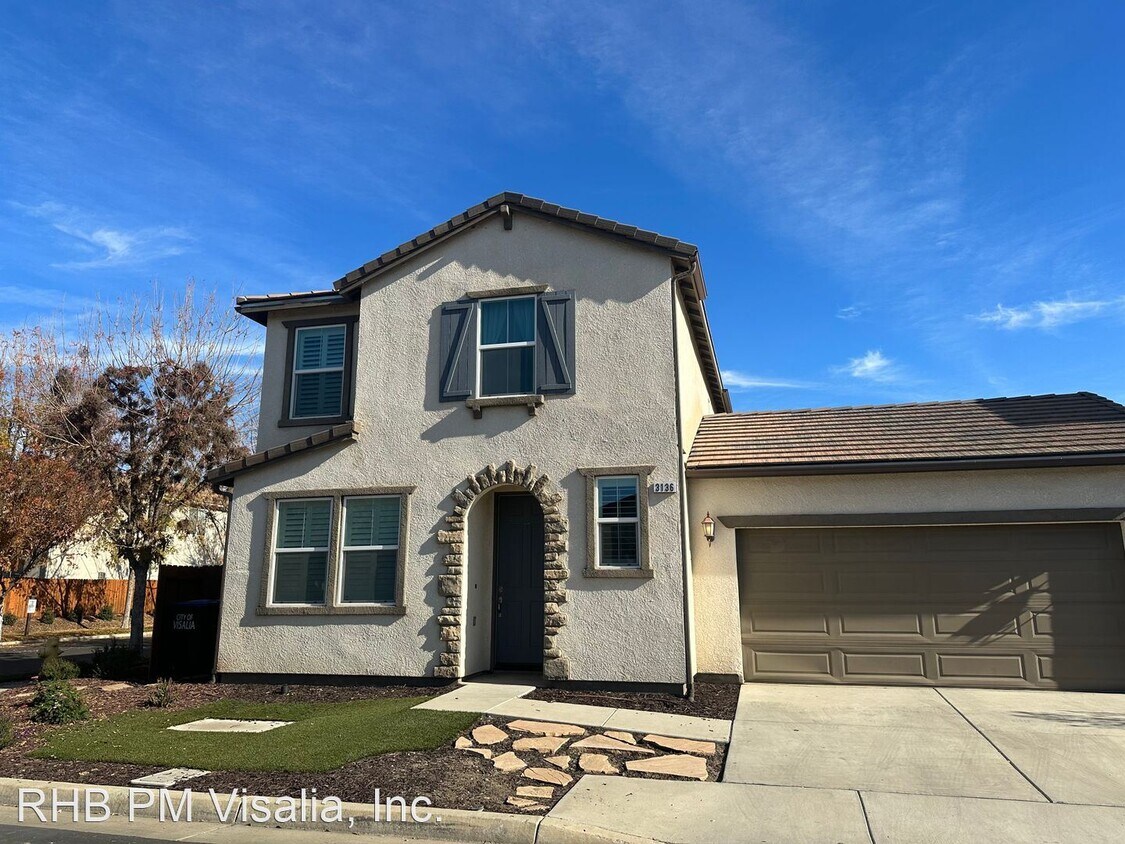 4 br, 2.5 bath House 3136 N. Kayenta House Rental in Visalia, CA