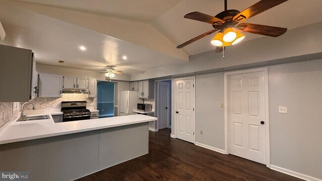 Foto del edificio - 10702 Heavenwood Ct