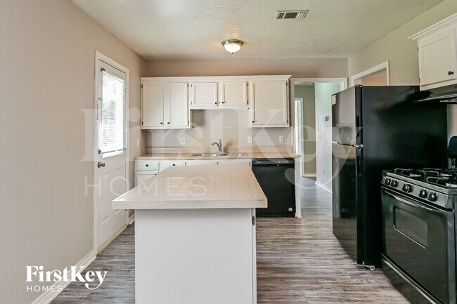 Building Photo - 712 McCardell Dr