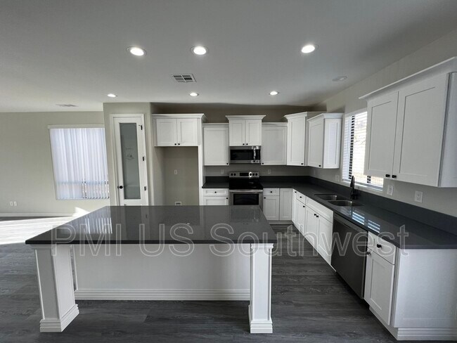 Building Photo - 6102 S Scorpion Ln
