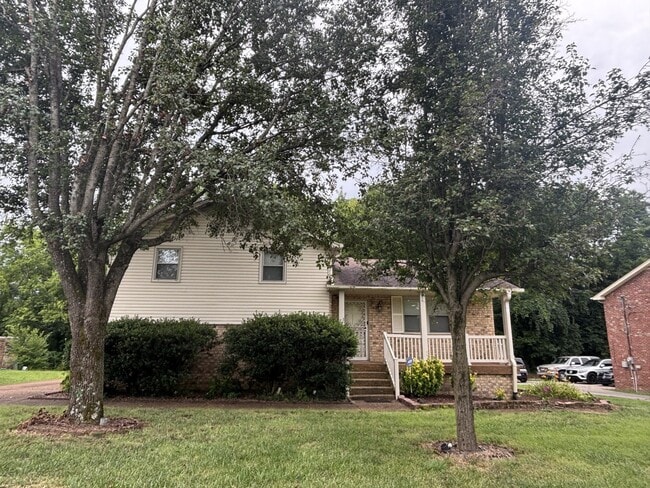 Photo - 3929 Creekway Ct House