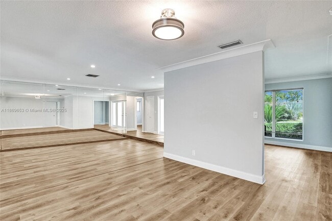 Foto del edificio - 2031 NE 62nd St