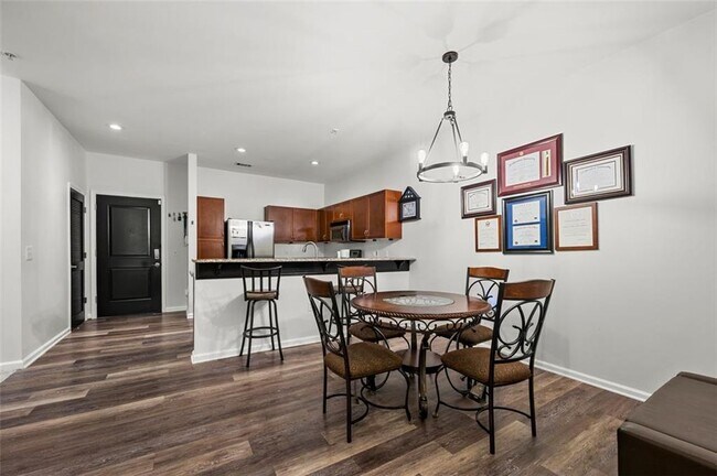 Building Photo - 870 Mayson Turner Rd NW