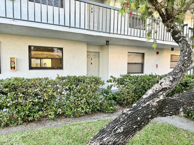 Building Photo - 1271 SE Parkview Pl