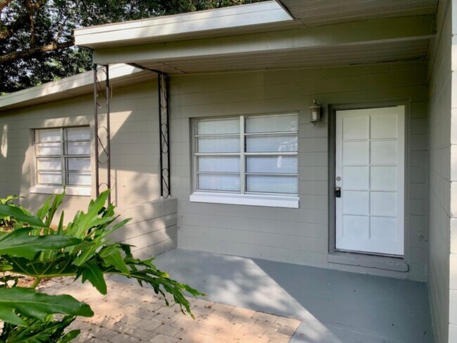 Foto del edificio - 3 Bedroom Home with NEW Paint, &amp; Updat...