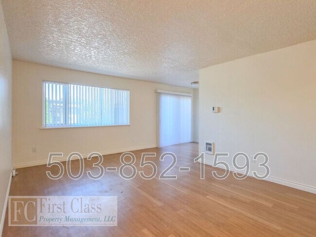 Foto del edificio - 12345 SW Hall Blvd