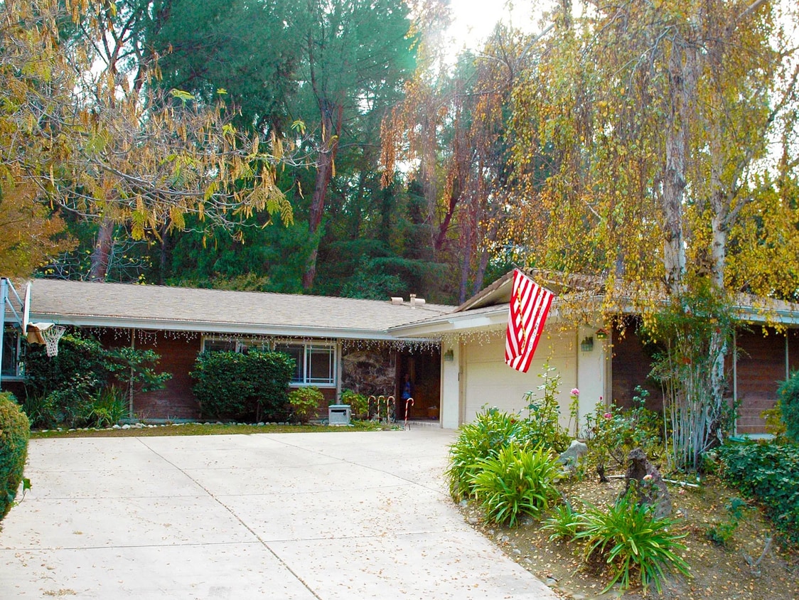 Primary Photo - 5920 Fairhaven Ave