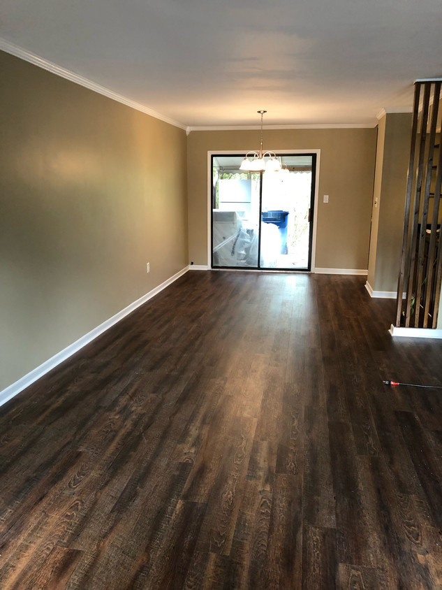 Building Photo - 317 Rock Knoll Dr