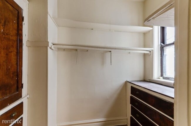 Building Photo - 4 br, 2 bath Condo - 5124 S Greenwood