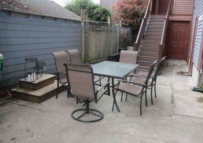 Shared patio area - 2617 E Thomas St