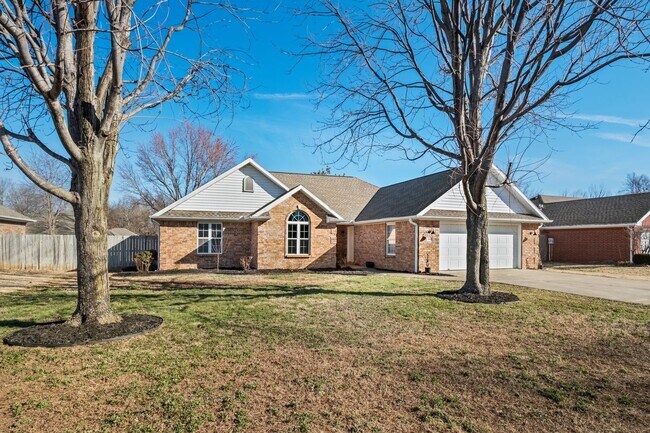Building Photo - Modern 3-Bedroom Home with Fresh Updates –...