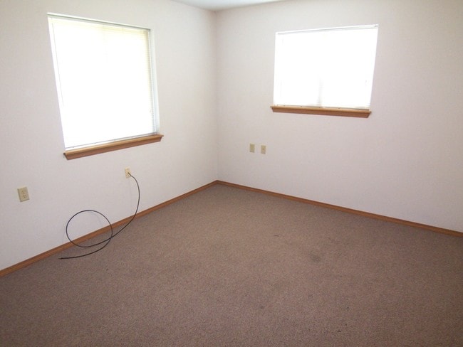Building Photo - Ground Floor 1 Bedroom Handicapped Unit
