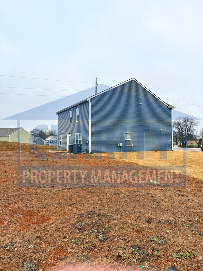 Building Photo - Beautiful home in Athens, TN!