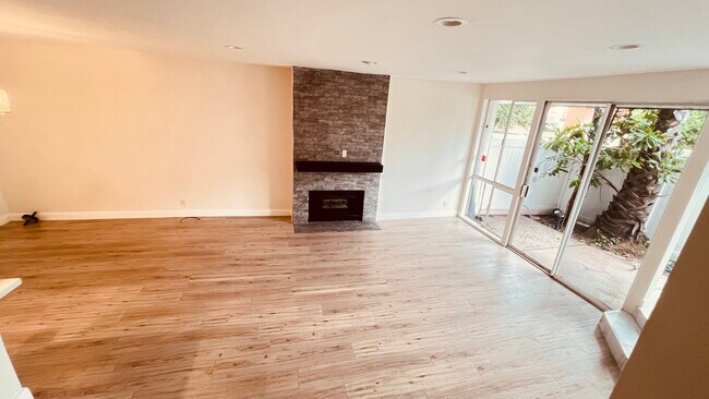 Foto del edificio - 17836 Magnolia Blvd