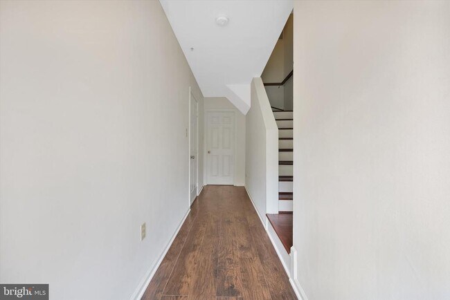 Building Photo - 418 Blossom Ln