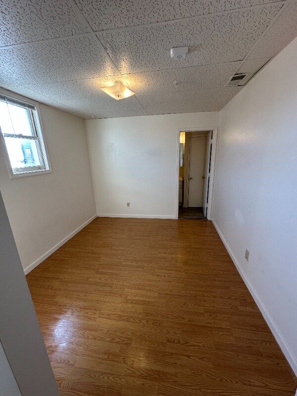 Foto del edificio - 122 E 4th St